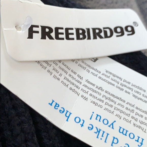 Pompom hat - Picture 2 of 2